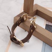 Carregar imagem no visualizador da galeria, Pulseira de cavalo plana pulseira de gancho de couro