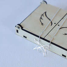 Carregar imagem no visualizador da galeria, Colar oco de cavalo simples e elegante