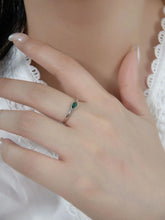 Carregar imagem no visualizador da galeria, Anel de olho de cavalo com gema verde simples em prata S925