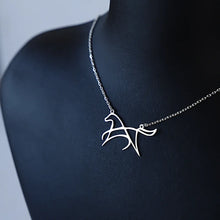 Carregar imagem no visualizador da galeria, Colar oco de cavalo simples e elegante