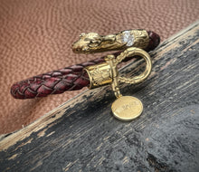 Carregar imagem no visualizador da galeria, Wild Horse Cuff Leather Bracelet