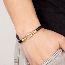 Carregar imagem no visualizador da galeria, Bracelete de Couro Genuíno em Ferradura