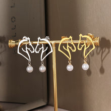 Load image into Gallery viewer, Line Horse Pearl Charms Earrings