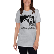 Afbeelding in Gallery-weergave laden, Mijn eerste liefde unisex T-shirt