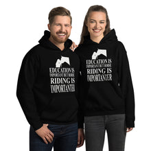 Lade das Bild in den Galerie-Viewer, Reiten ist wichtiger Unisex Hoodie