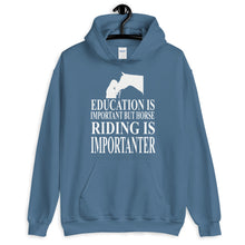 Lade das Bild in den Galerie-Viewer, Reiten ist wichtiger Unisex Hoodie