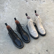 Cargar imagen en el visor de la galería, botines con parte superior de piel de vaca