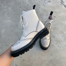 Cargar imagen en el visor de la galería, botines con parte superior de piel de vaca