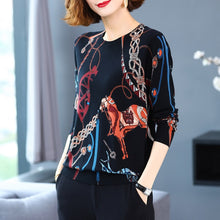 Load image into Gallery viewer, سترة برقبة دائرية وطبعة حصان