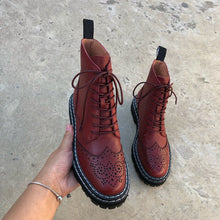 Cargar imagen en el visor de la galería, botines con parte superior de piel de vaca