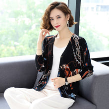 Load image into Gallery viewer, Horse chain print Sweater