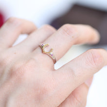 Cargar imagen en el visor de la galería, anillo de herradura de plata de ley 925