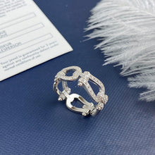 Load image into Gallery viewer, خاتم كلاسيكي من الفضة الإسترليني عيار 925 على شكل حدوة حصان