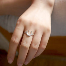Carregar imagem no visualizador da galeria, 925 Silver Ancient Vogue Horseshoe Ring
