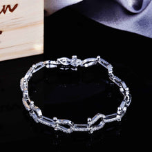 Carregar imagem no visualizador da galeria, Micro-encrusted Horseshoe Diamond Bracelet
