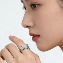 Carregar imagem no visualizador da galeria, Silver Inlaid Jade Horse Head Ring, New Hetian Jade Diamond Inlaid Luxury Elegant Designer Ring for Women
