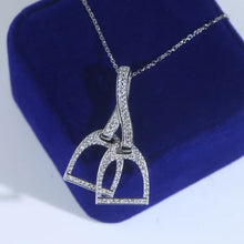 Carregar imagem no visualizador da galeria, Colar de ferradura com casco de cavalo em prata esterlina 925
