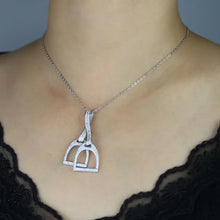 Carregar imagem no visualizador da galeria, Colar de ferradura com casco de cavalo em prata esterlina 925
