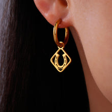 Carregar imagem no visualizador da galeria, Brincos de argola minúsculos em forma de ferradura

