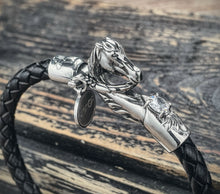 Carregar imagem no visualizador da galeria, Wild Horse Cuff Leather Bracelet
