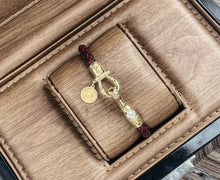 Carregar imagem no visualizador da galeria, Wild Horse Cuff Leather Bracelet
