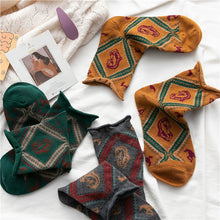 Załaduj obraz do przeglądarki galerii, Bawełna z nadrukiem w konie w stylu retro argyle
