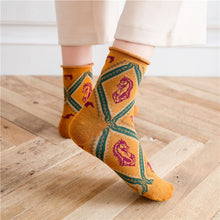 Załaduj obraz do przeglądarki galerii, Bawełna z nadrukiem w konie w stylu retro argyle
