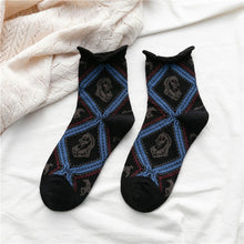 Załaduj obraz do przeglądarki galerii, Bawełna z nadrukiem w konie w stylu retro argyle
