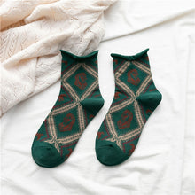 Załaduj obraz do przeglądarki galerii, Bawełna z nadrukiem w konie w stylu retro argyle
