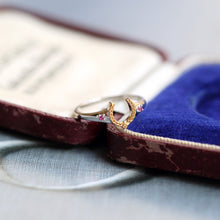 Cargar imagen en el visor de la galería, anillo de herradura de plata de ley 925
